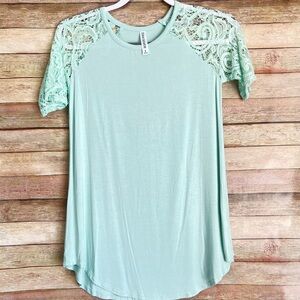 Signature Mint Lace Sleeve Tee